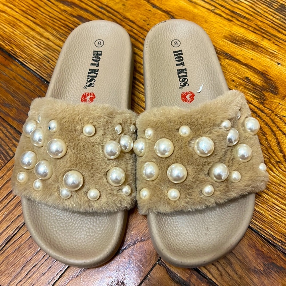 NWOB hot kiss tan slides size: 8